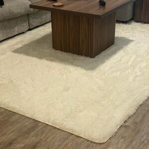 LIKE NEW! Plush Shag Area Rug - White 8x10ft